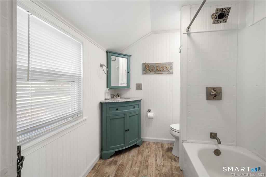 121 Shore Road Waterford, CT 06385 - Photo 17 of 29 Gallery Image 17