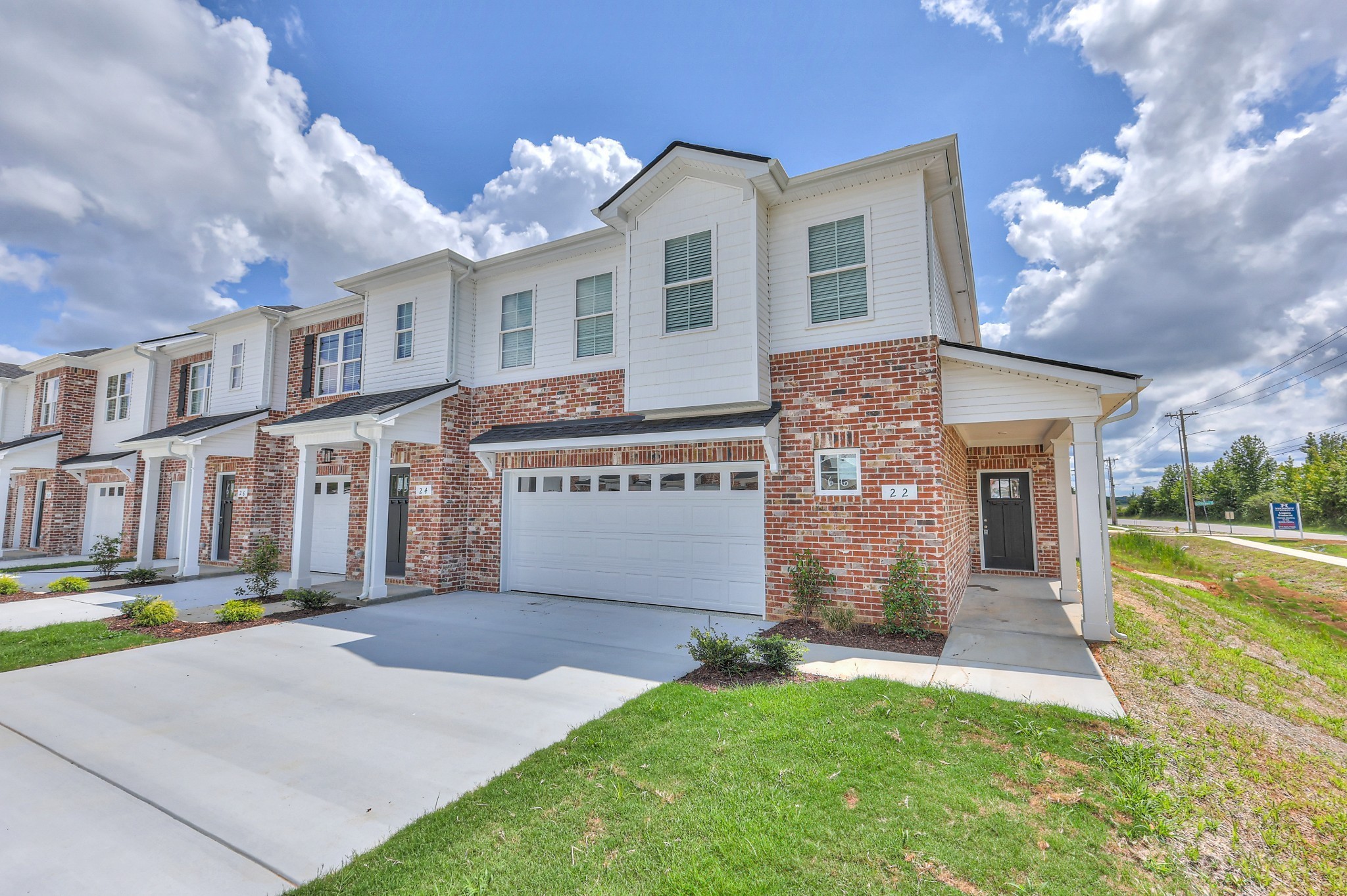 35 Hardwood Road Normandy, TN 37360 - Photo 3 of 29 a front view of a house with garden