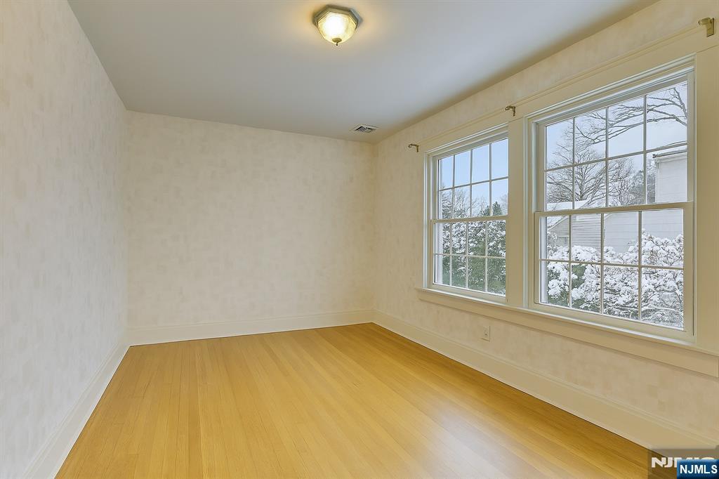 314 Knickerbocker Road Tenafly, NJ 07670 - Photo 11 of 22