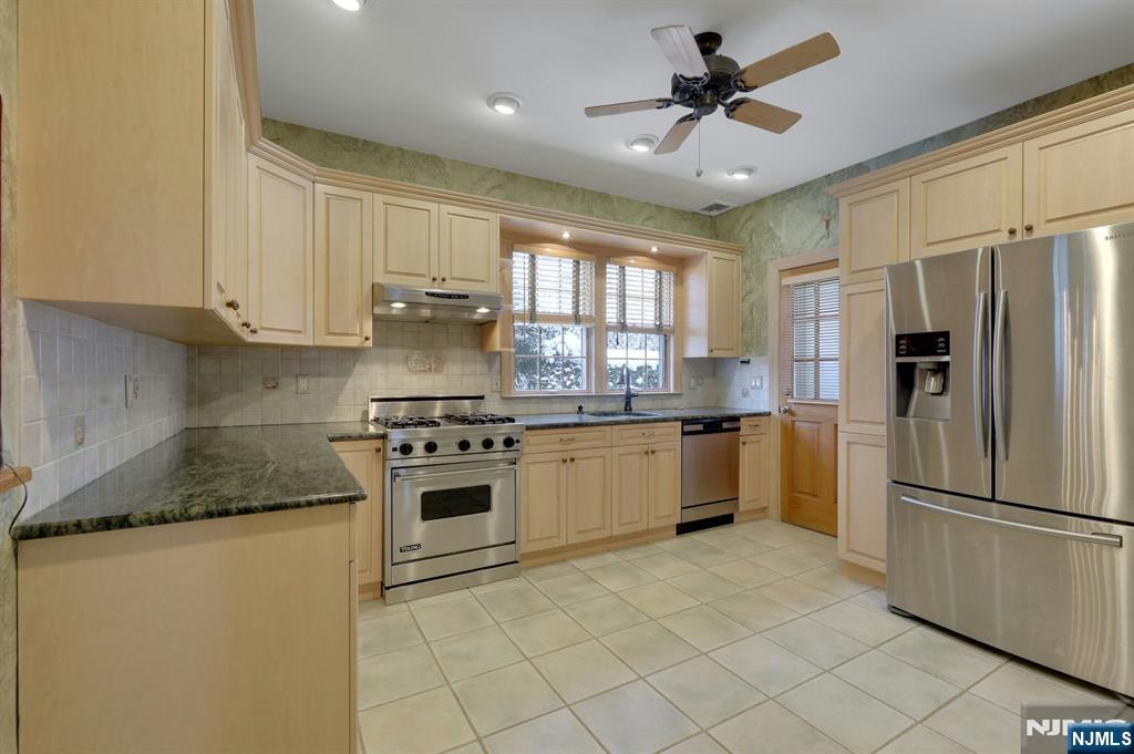 314 Knickerbocker Road Tenafly, NJ 07670 - Photo 4 of 22