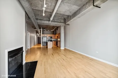 $3,350 | 125 East 13th Street, Unit 1303, Chicago, IL 60605