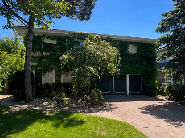 $499,000 | 2419 Lake Avenue, Wilmette, IL 60091