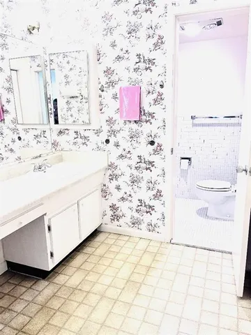 $135,000 | 2381 Sunset Avenue, Unit 117, Lake Worth Beach, FL 33461