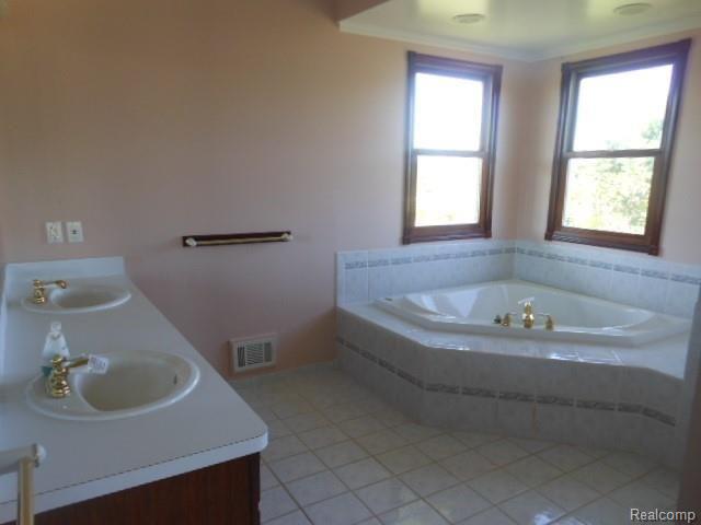 3623 Cedar Lake Road Howell, MI 48843 - Photo 14 of 29
