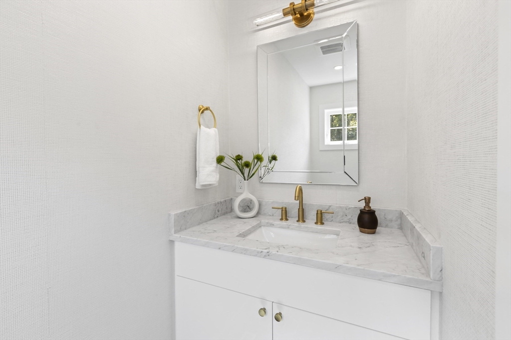 435 Albemarle Road, Unit 435 Newton, MA 02460 - Photo 13 of 42