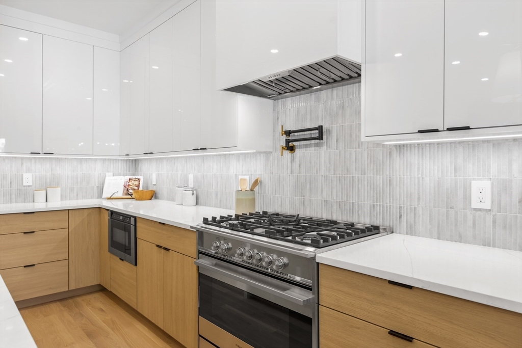 435 Albemarle Road, Unit 435 Newton, MA 02460 - Photo 6 of 42