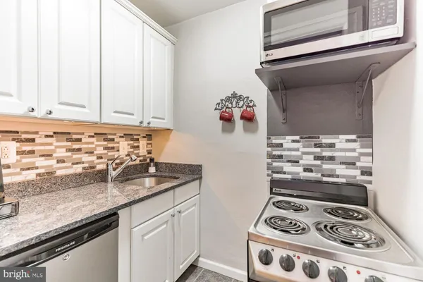 $1,385 | 250 South 13th Street, Unit 8F, Philadelphia, PA 19107