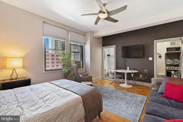 $1,385 | 250 South 13th Street, Unit 8F, Philadelphia, PA 19107