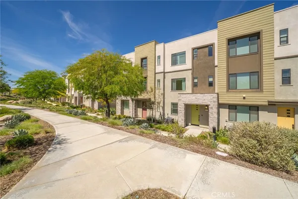 $600,000 | 26938 Tanager, Newhall, CA 91321