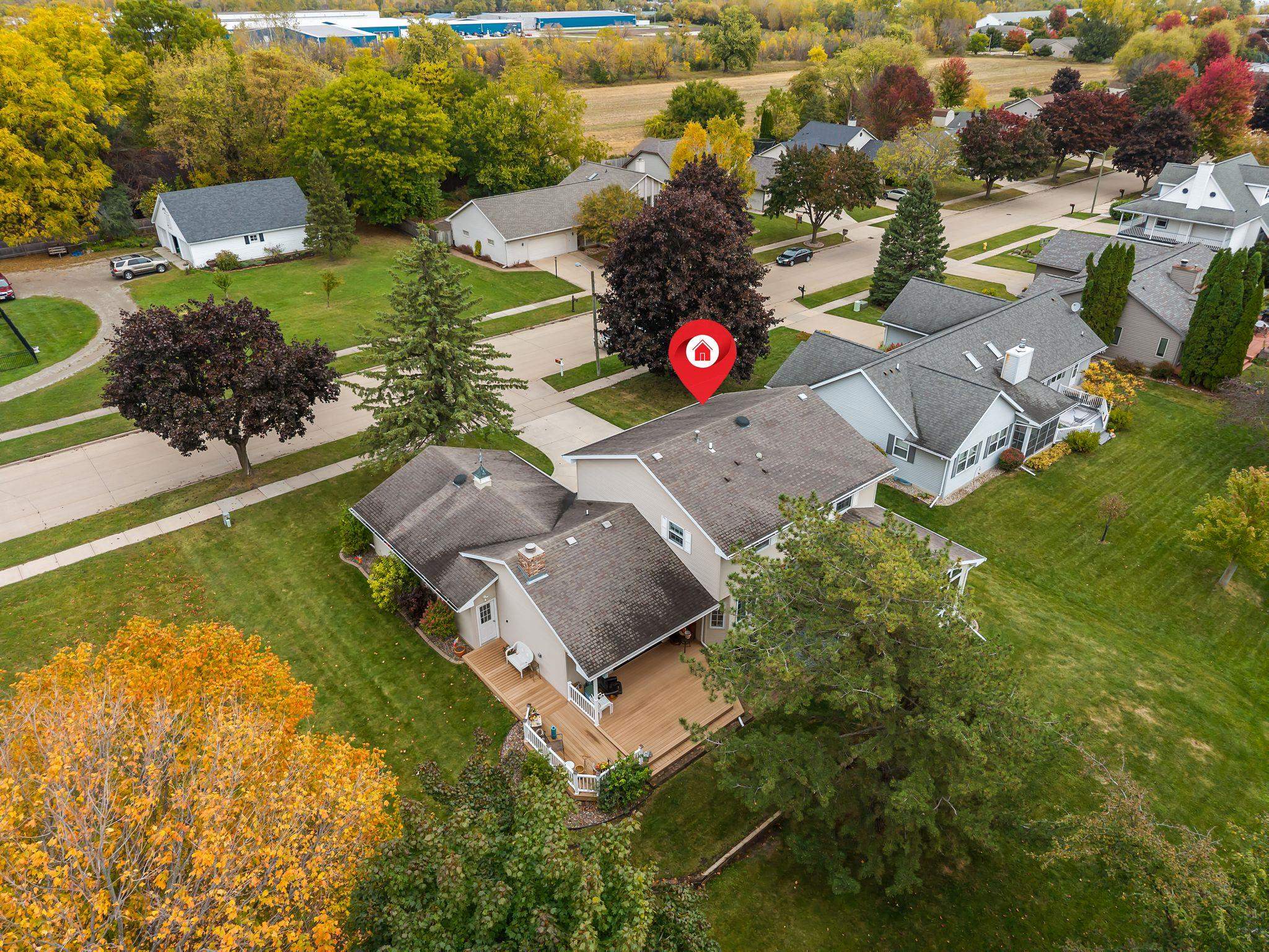 1211 Park Ridge Avenue Oshkosh, WI 54901 - Photo 2 of 19