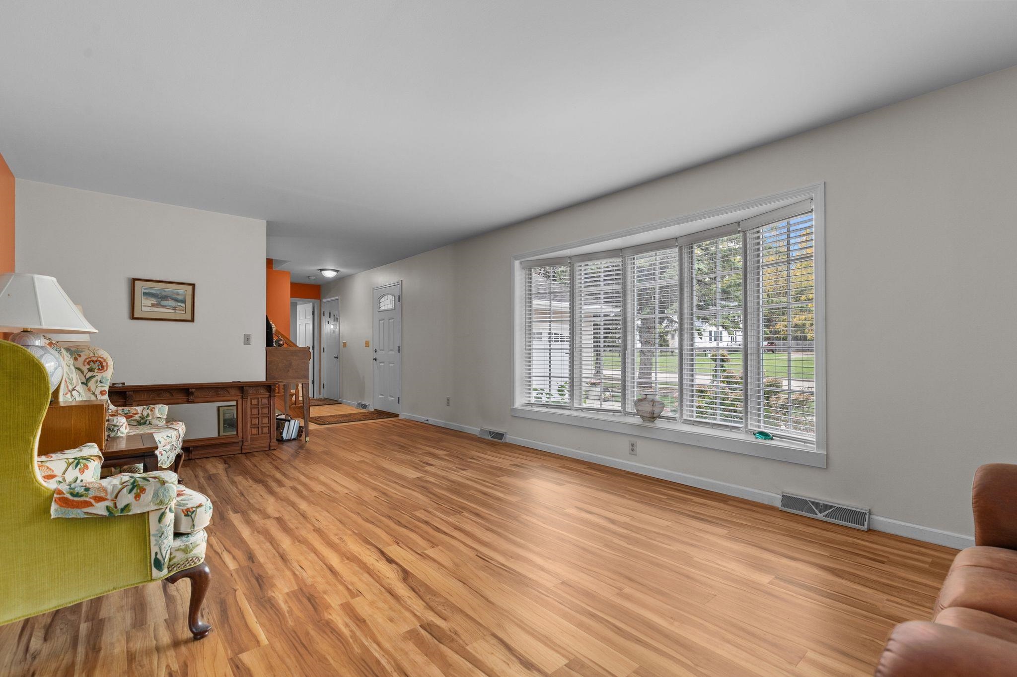 1211 Park Ridge Avenue Oshkosh, WI 54901 - Photo 7 of 19