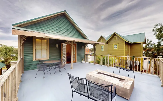 $1,975 | 804 B Howe Street, Unit B, Brunswick, GA 31520