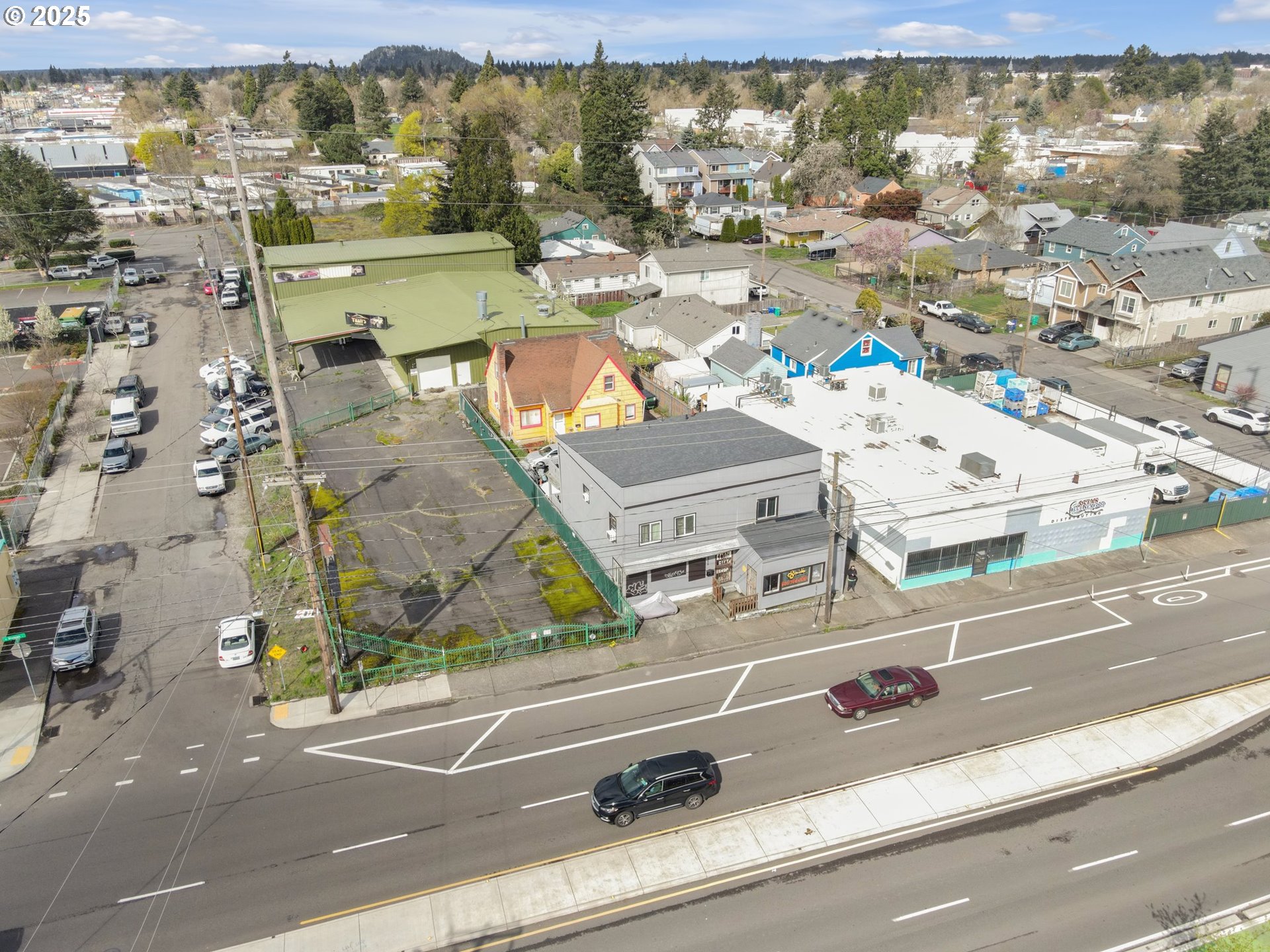 8325 Southeast Division Street Portland, OR 97216 - Photo 2 of 44