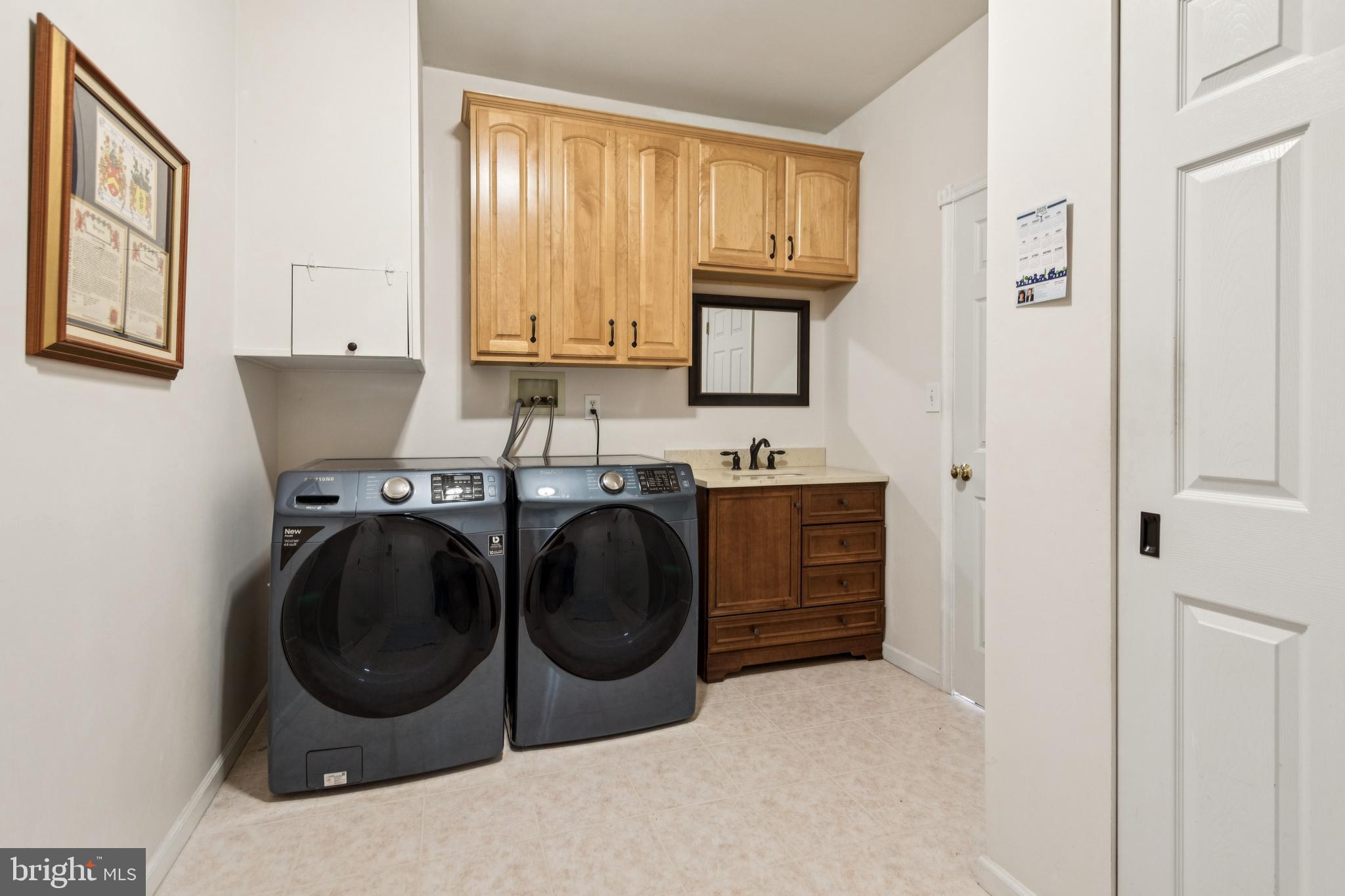 2 Teaberry Court Shamong, NJ 08088 - Photo 24 of 44 Laundry room with laundry shoot and sink.