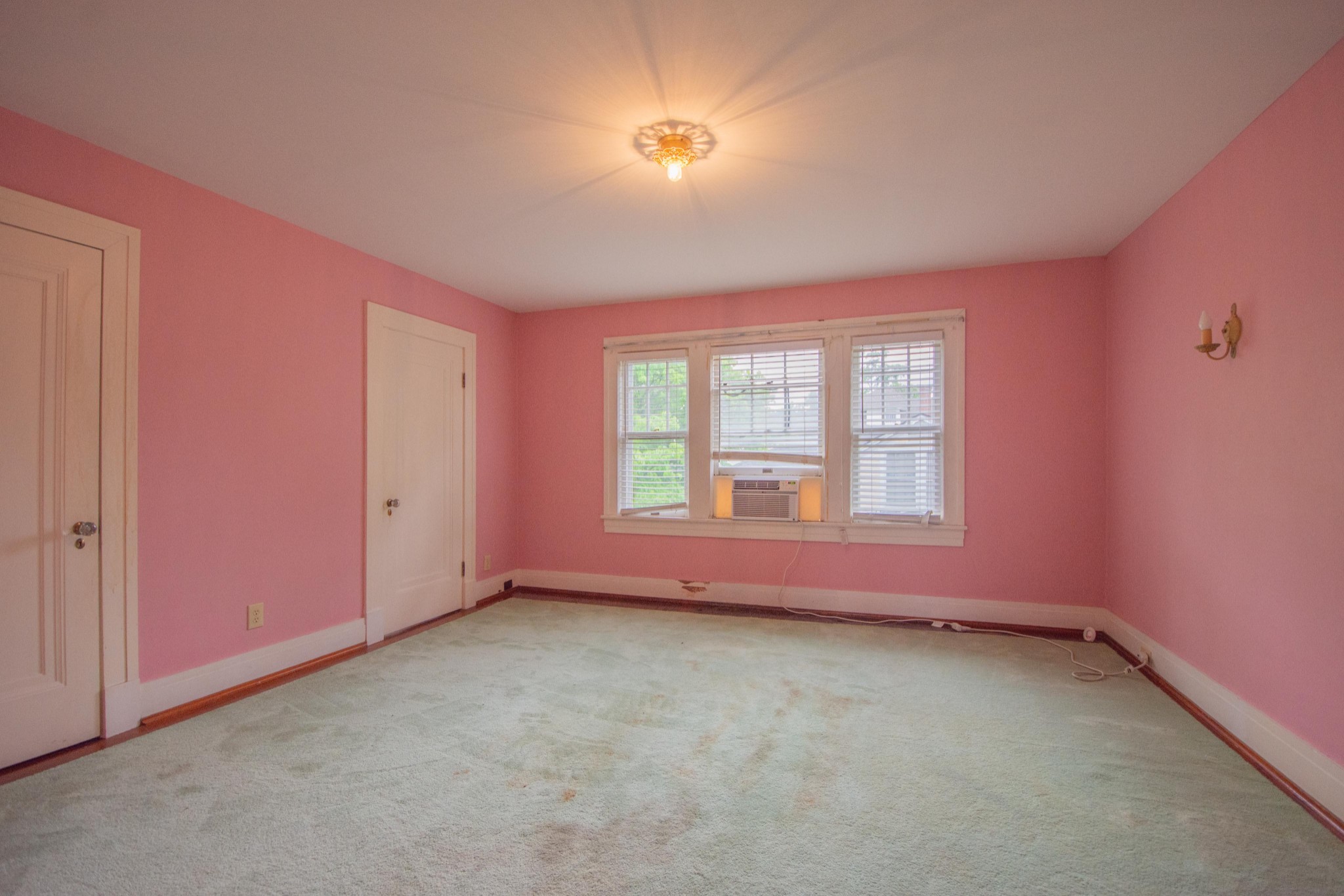 311 South 3rd Street Pulaski, TN 38478 - Photo 33 of 44 an empty room with a window