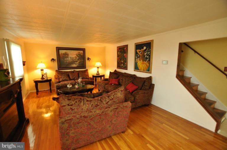 2350 Hamiltowne Circle Rosedale, MD 21237 - Photo 11 of 23 Living Room