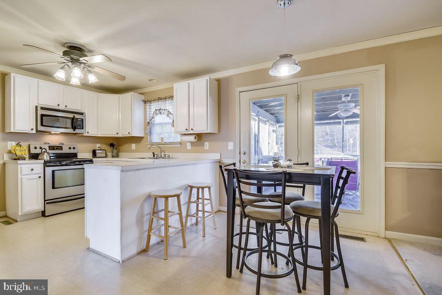 8220 Selwin Court Rosedale, MD 21237 - Photo 11 of 36 Breakfast bar and still room for table.