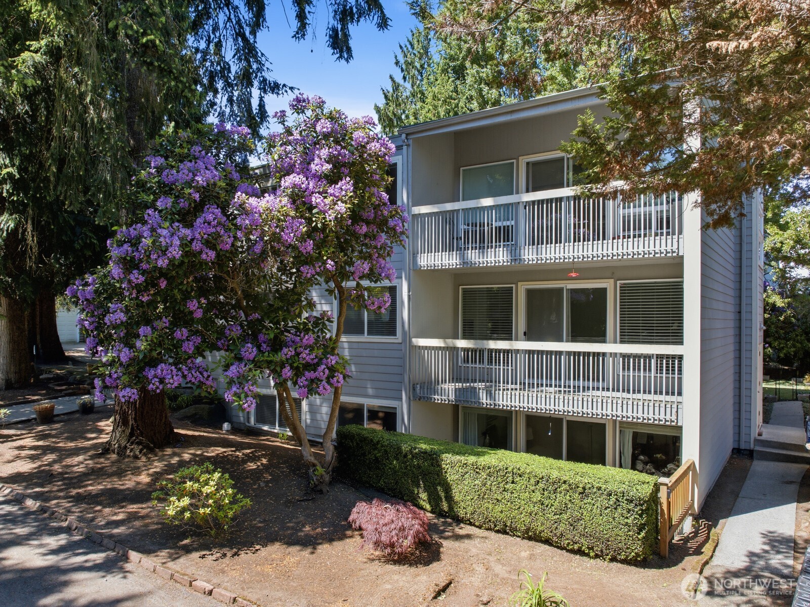 3510 West Elmore Street Seattle, WA 98199 - Photo 1 of 14