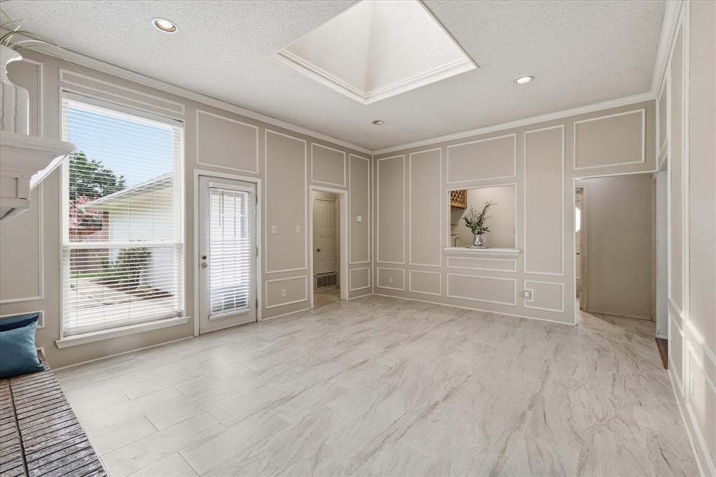 4203 Meadow Ridge Drive Carrollton, TX 75010 - Photo 10 of 32
