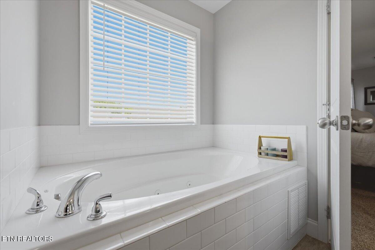 8144 River House Road Knoxville, TN 37931 - Photo 16 of 34 16-Primary Bathroom