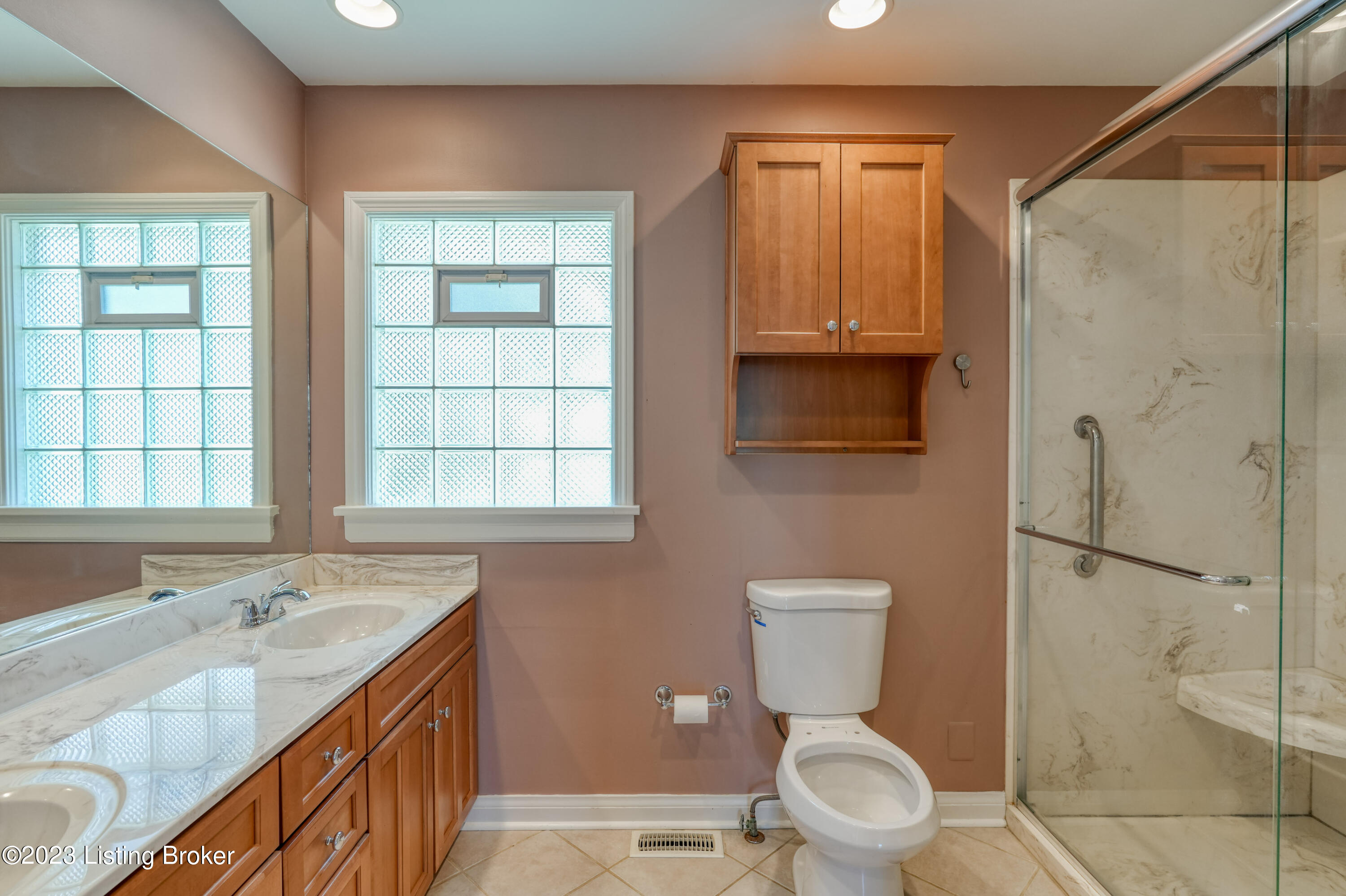 218 Bramton Road Louisville, KY 40207 - Photo 26 of 50 041 - 20230412 04630