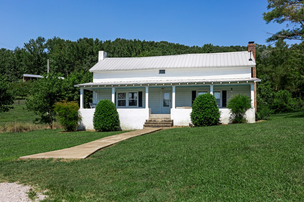 33448 Ardmore Ridge Road Ardmore, TN 38449 - Photo 4 of 19 a view of a house with a yard and a patio
