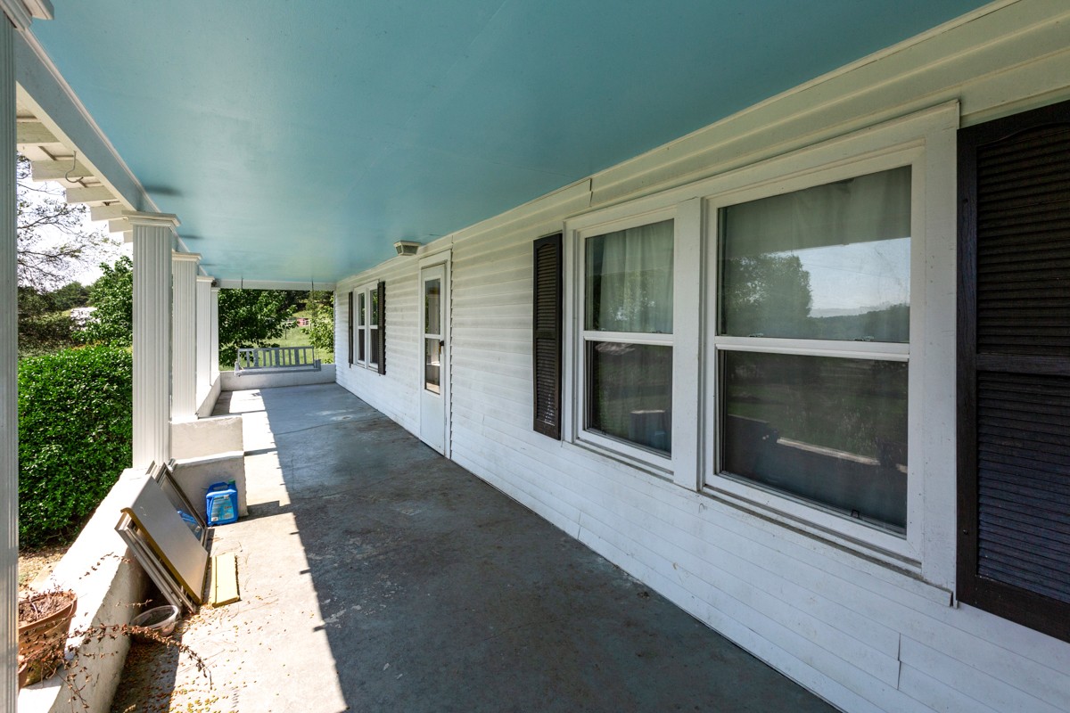 33448 Ardmore Ridge Road Ardmore, TN 38449 - Photo 7 of 19 a view of a porch