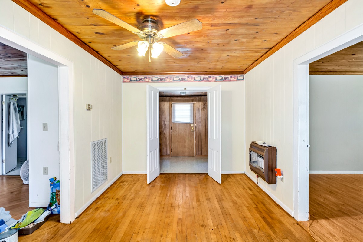 33448 Ardmore Ridge Road Ardmore, TN 38449 - Photo 8 of 19 a view of an entryway