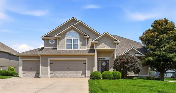 $499,900 | 2500 Southwest Kristin Drive, Lee's Summit, MO 64082