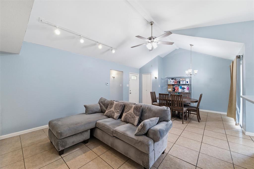 7254 Pineberry Road Dallas, TX 75249 - Photo 9 of 38 Gallery Image 9