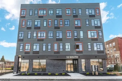 $2,050 | 25 Freeway Drive East, Unit 309, East Orange, NJ 07018