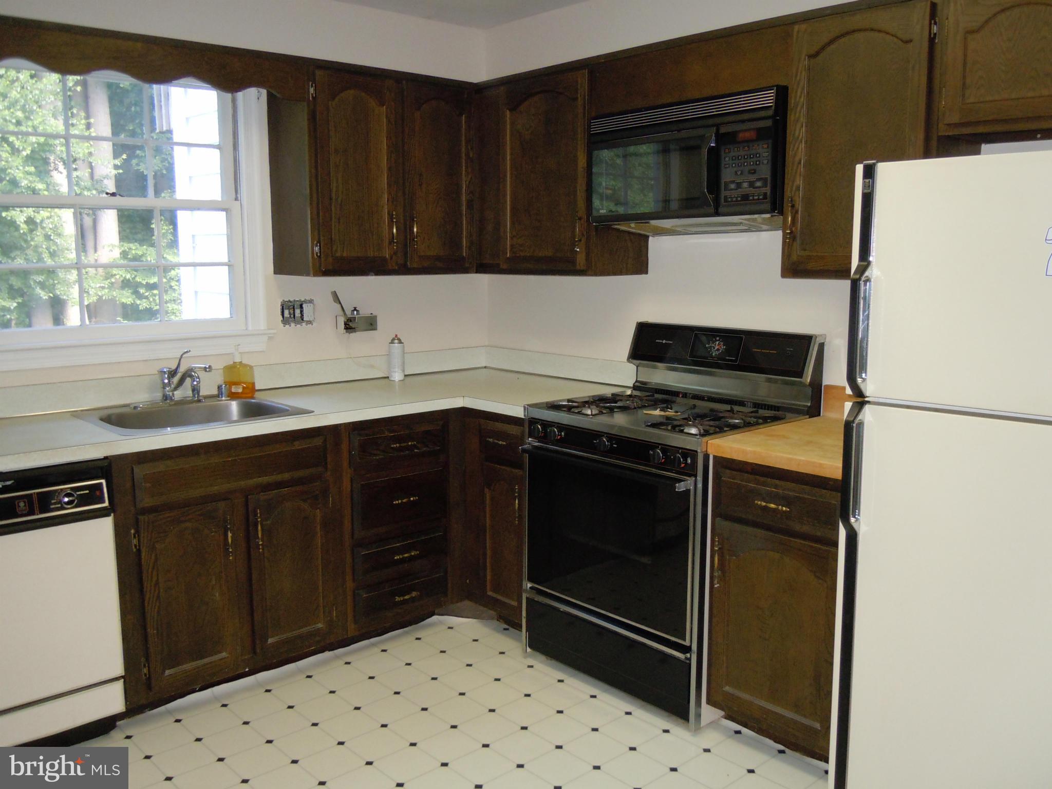 1312 Winding Waye Lane Silver Spring, MD 20902 - Photo 6 of 15 Kitchen