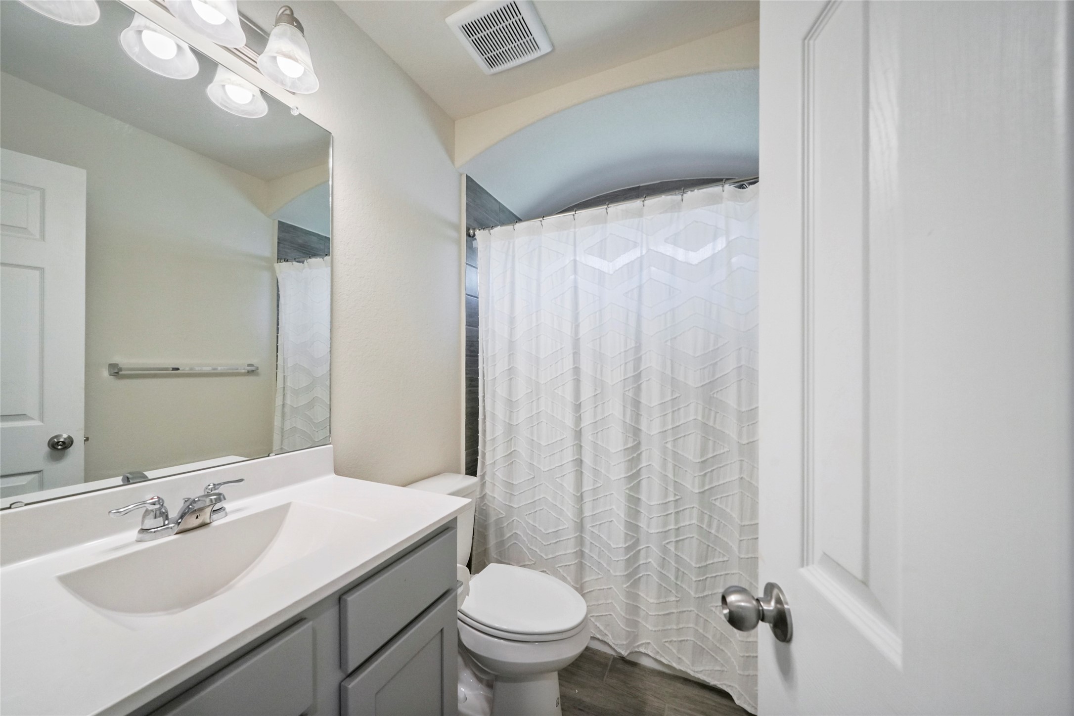3227 Fairhaven Lane Rosenberg, TX 77471 - Photo 26 of 30 secondary bathroom