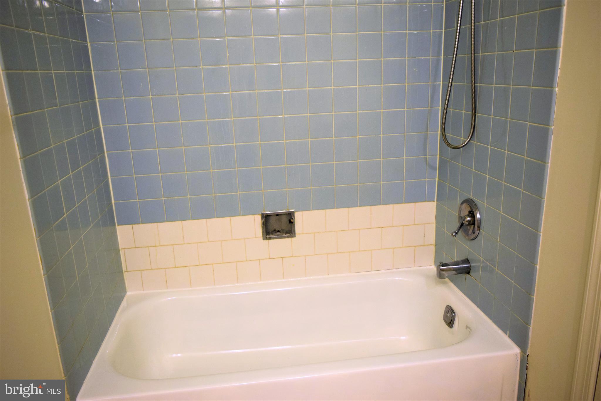 2812 Hewitt Avenue Silver Spring, MD 20906 - Photo 23 of 45 1st Floor Full Bathroom