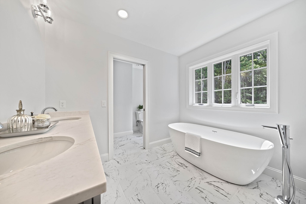 5 Clarendon Holbrook, MA 02343 - Photo 20 of 40