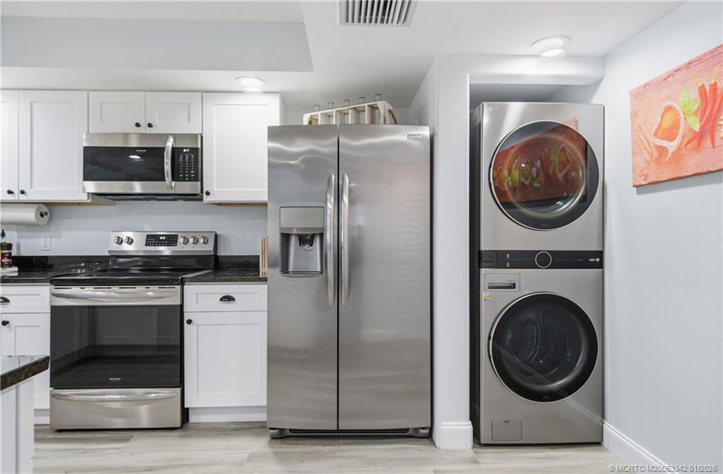3584 Southwest Sunset Trace Circle Palm City, FL 34990 - Photo 10 of 32 a kitchen with stainless steel appliances granite countertop a refrigerator a stove and a sink