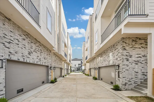 $549,000 | 1403 West 21st Street, Unit D, Houston, TX 77008