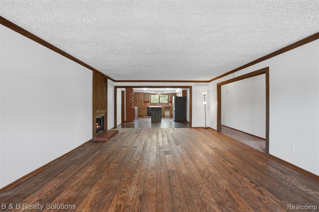 780 North Van Dyke Road, Unit APARTMENT #1 Almont, MI 48003 - Photo 10 of 28