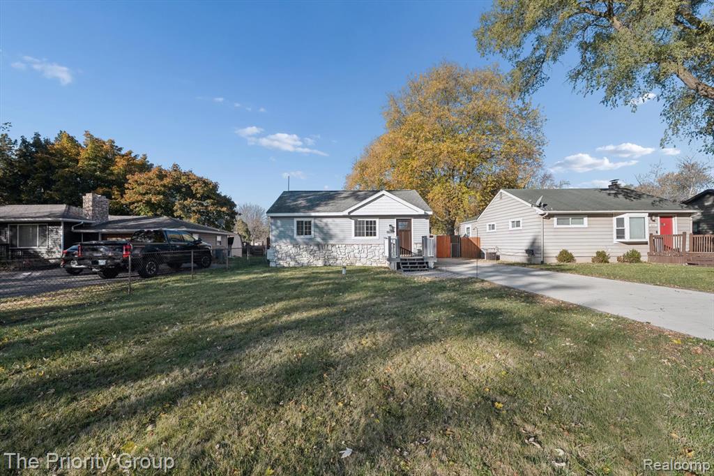 5235 Drayton Road Clarkston, MI 48346 - Photo 3 of 48 Gallery Image 3