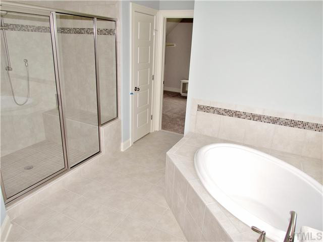 3204 Bryant Falls Court, Unit LOT58 Raleigh, NC 27613 - Photo 12 of 25 Master Bath/Spa