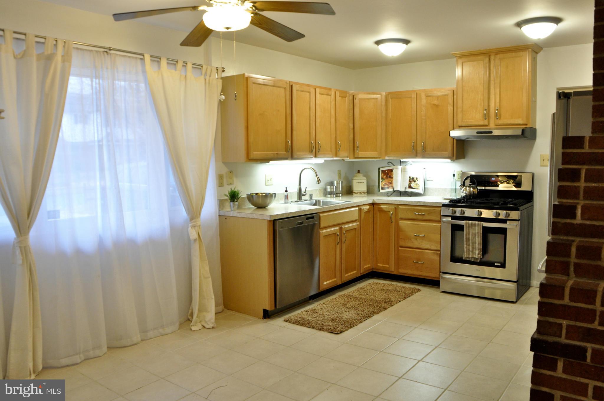 7317 Inzer Street Springfield, VA 22151 - Photo 2 of 15 Kitchen