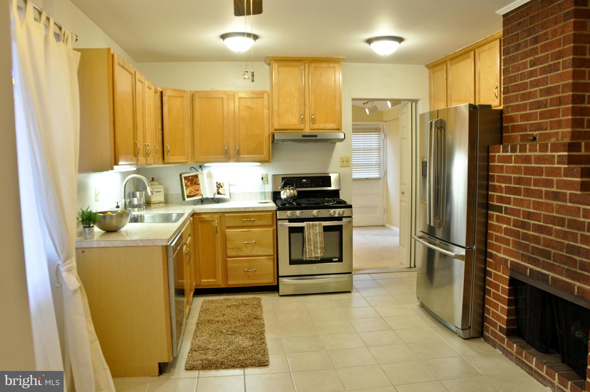 7317 Inzer Street Springfield, VA 22151 - Photo 3 of 15 Kitchen