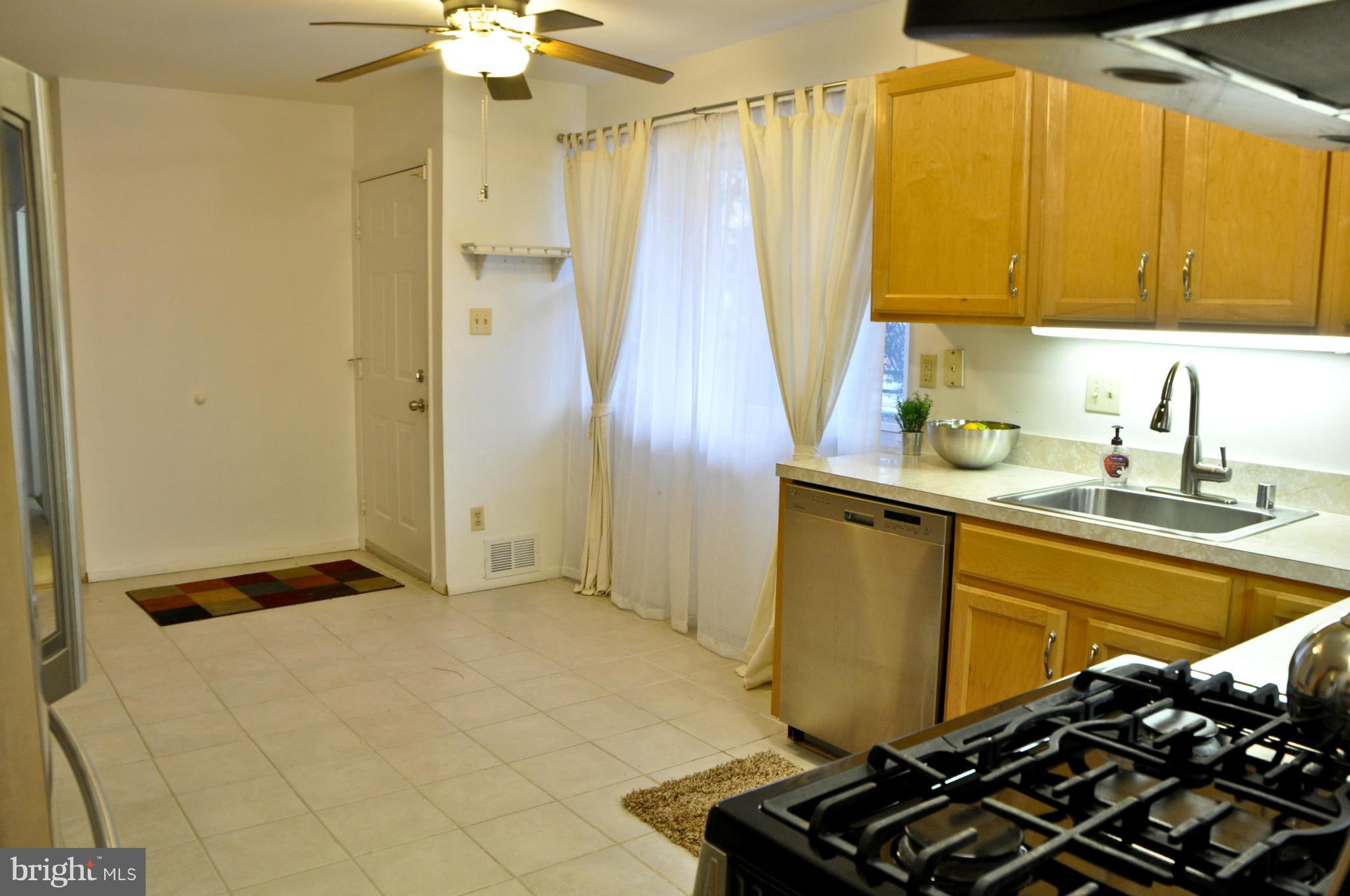 7317 Inzer Street Springfield, VA 22151 - Photo 4 of 15 Kitchen