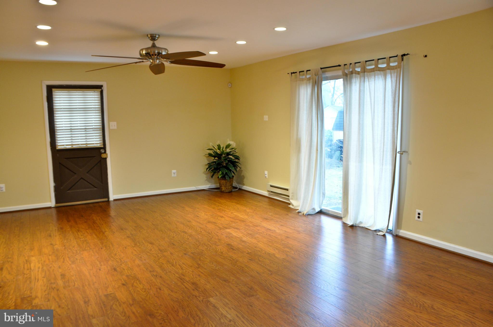 7317 Inzer Street Springfield, VA 22151 - Photo 9 of 15 Living Room
