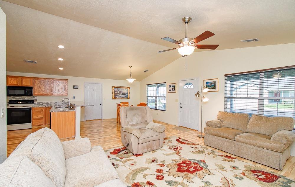 977 Ridgeview Drive Eagle Point, OR 97524 - Photo 5 of 26 Additional Photo