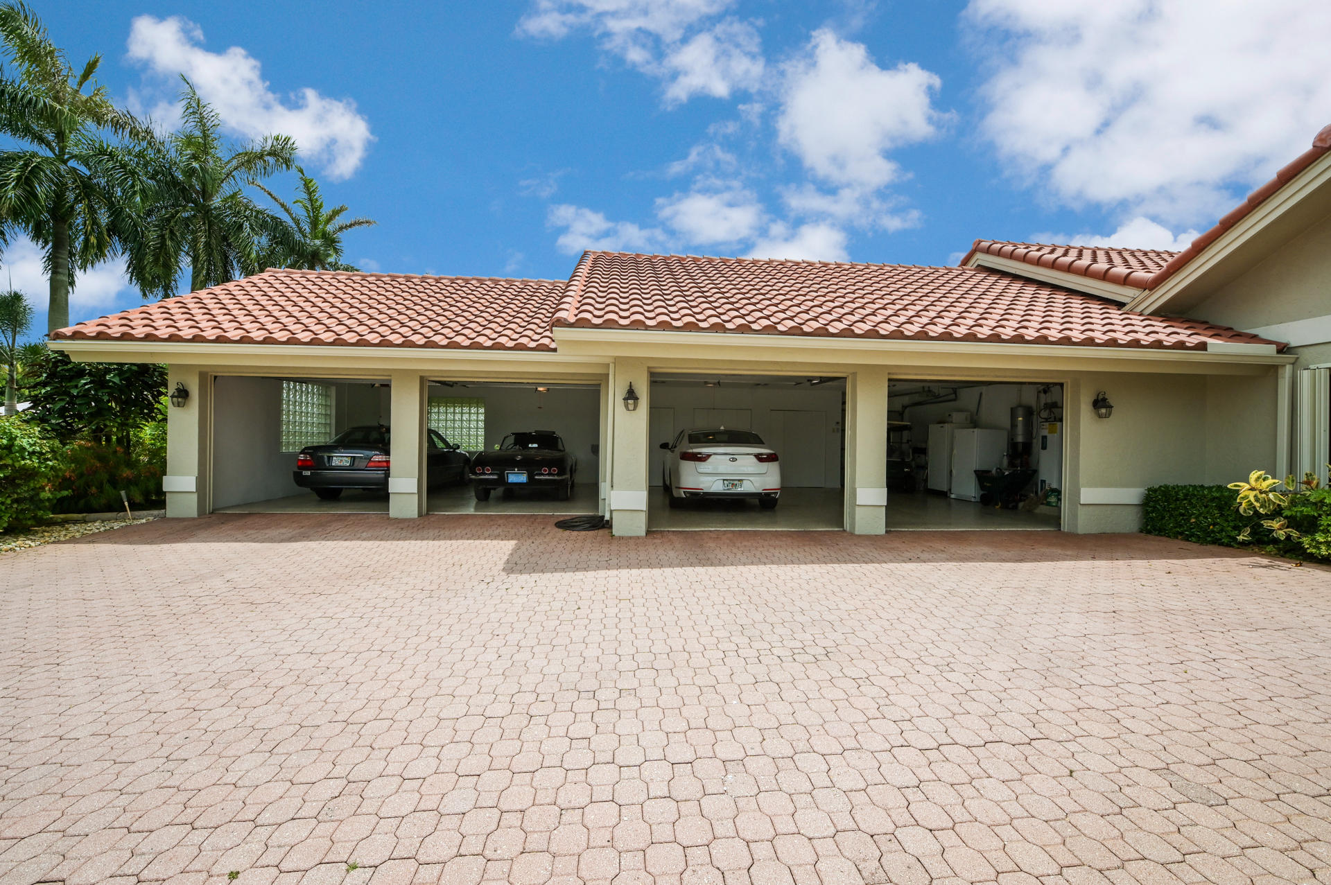 4832 Chamal Circle Boca Raton, FL 33487 - Photo 8 of 63 GArrage 01