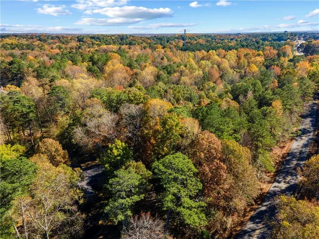 a black and white photo of a living room
