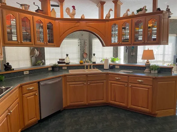 a room with lots of tables and chairs