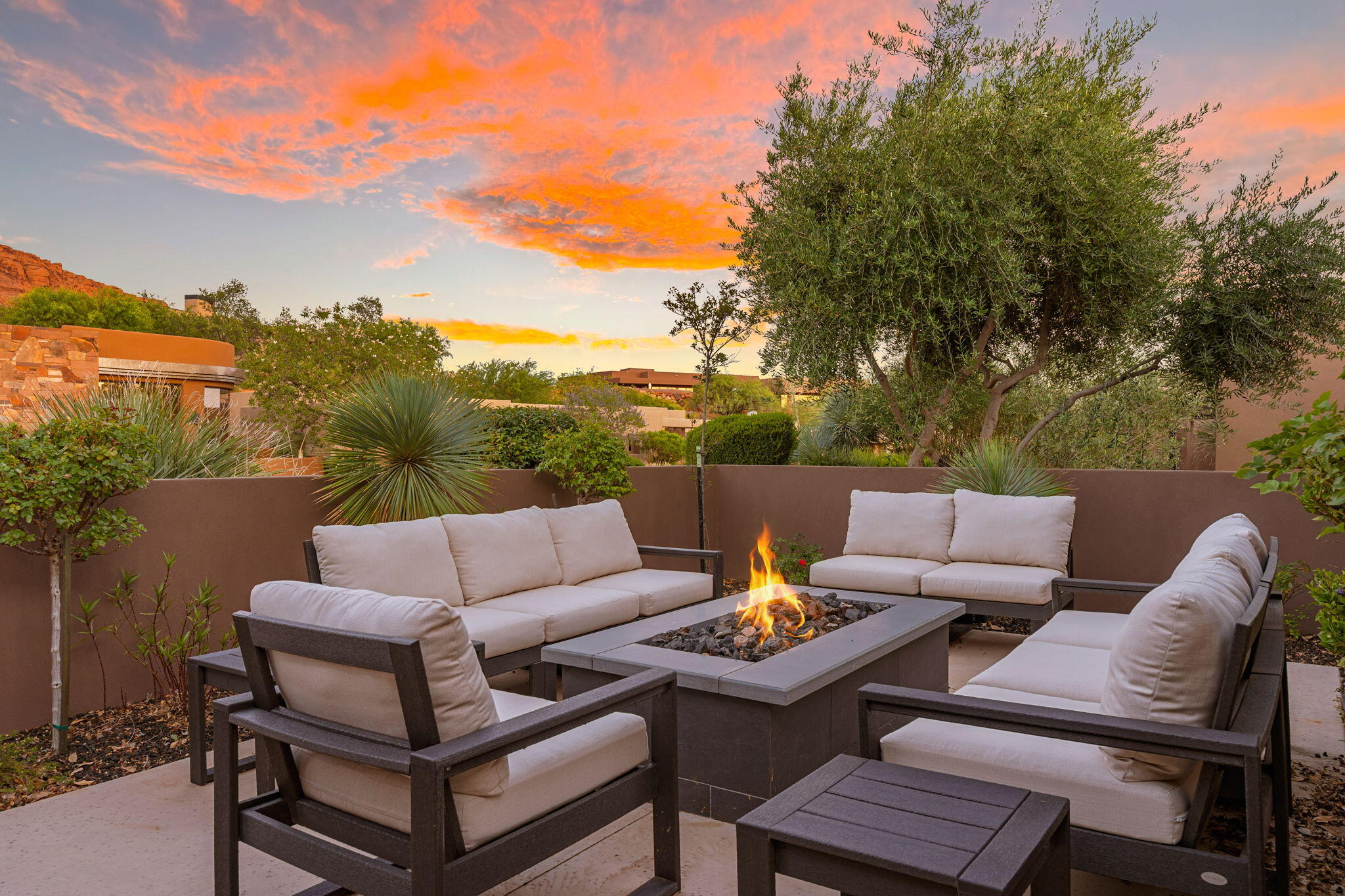 3052 Snow Canyon Parkway, Unit 98 St. George, UT 84770 - Photo 8 of 70 Front Courtyard
