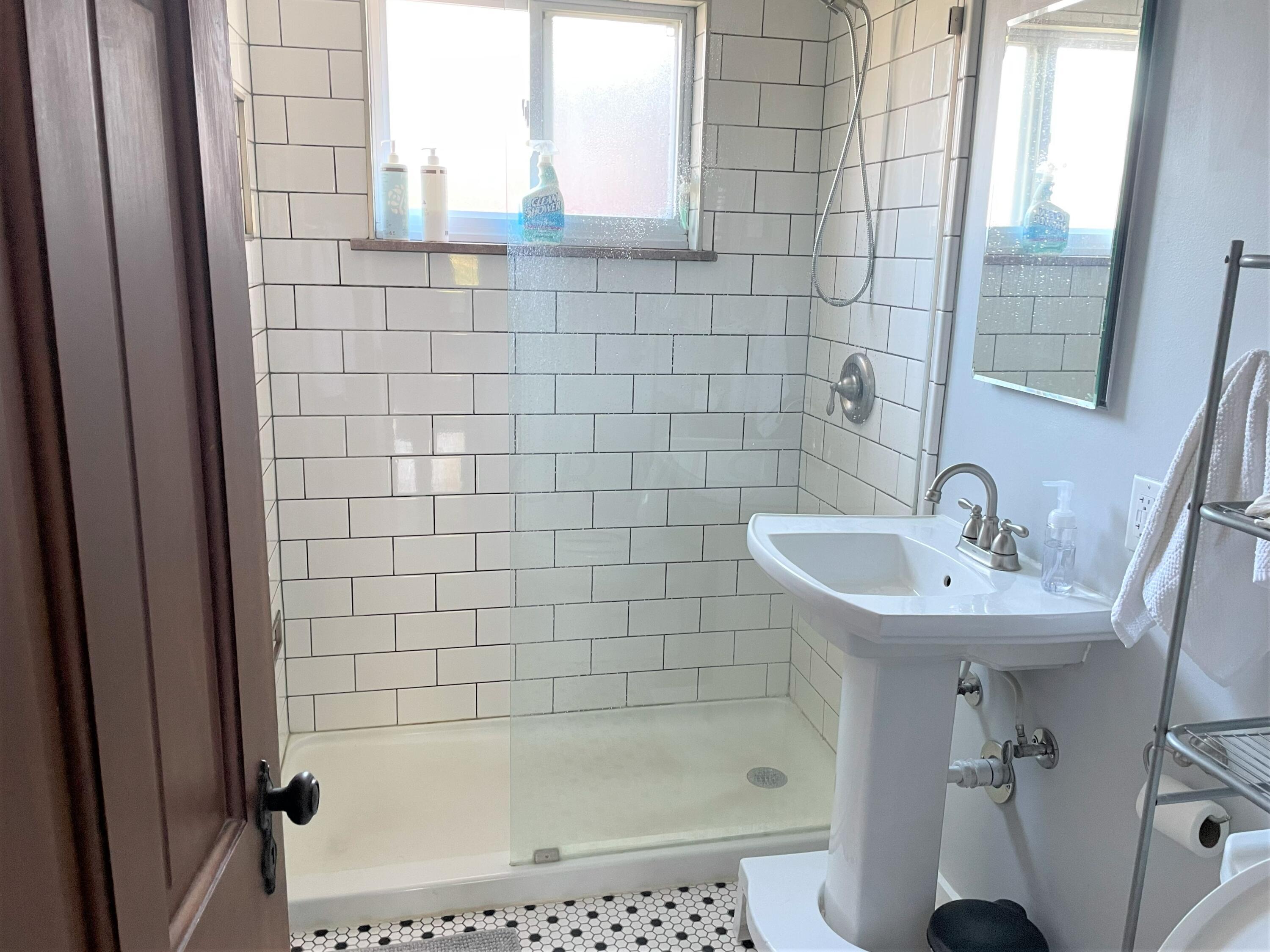 2815 Sherwood Road Columbus, OH 43209 - Photo 9 of 30 Unit 1 Bath